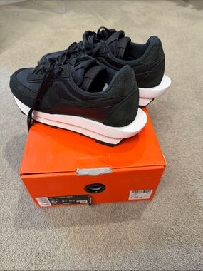 Nike LDWAFFLE/SACAI Size 5.5